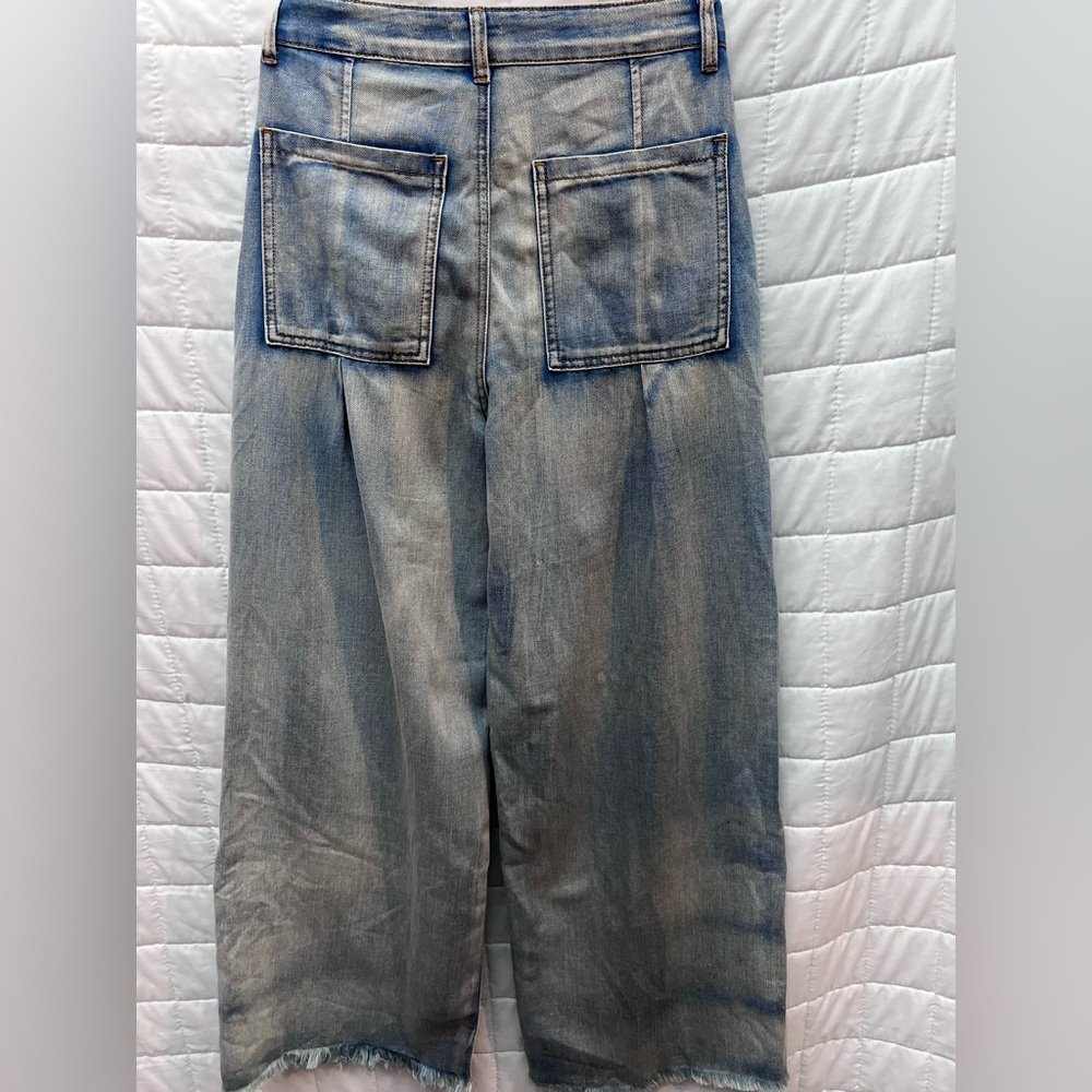 POL Light Wash Flare Jeans - Picture 4 of 9